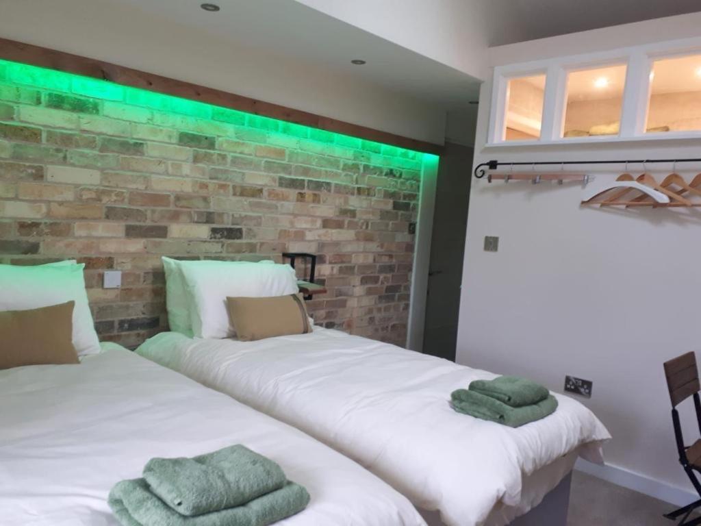 Top Tip Rooms Newmarket Ньюмаркет Экстерьер фото